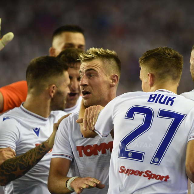 Dario Melnjak u društvu suigrača