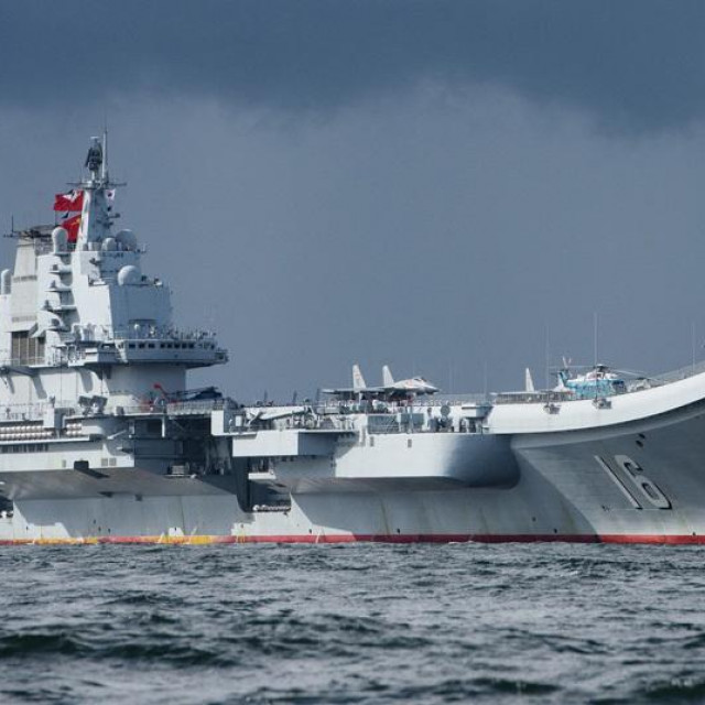 Kineski nosač aviona Liaoning i karta vježbi oko Tajvana