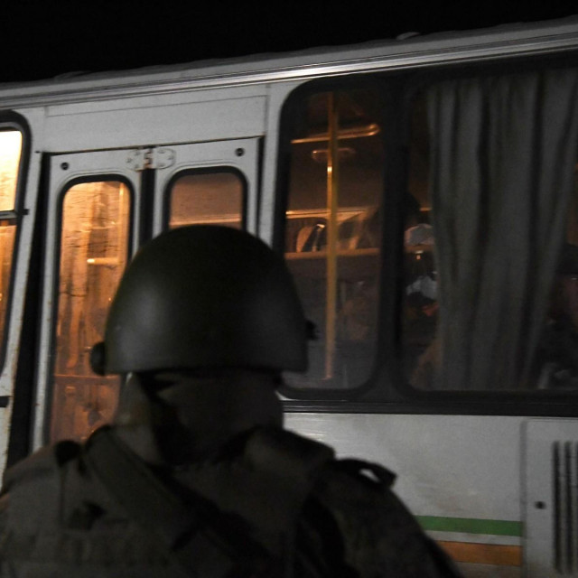 Odvođenje zarobljenih boraca iz Mariupolja