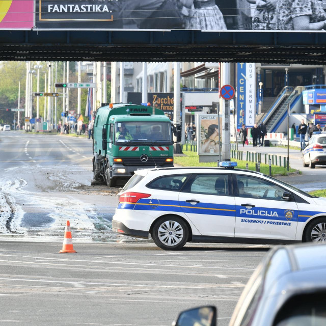 Poplavljeno križanje Držićeve i Strojarske ulice
