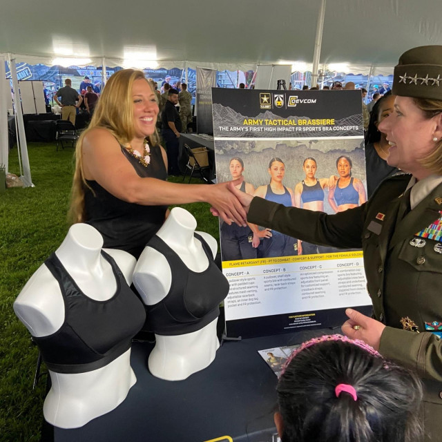 Američki grudnjak za vojnikinje