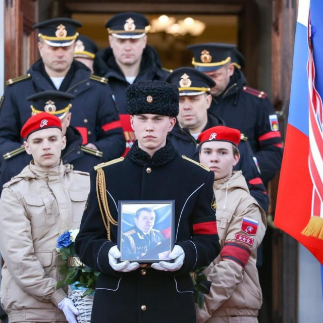 Pogreb u Sevastopolju, arhiva