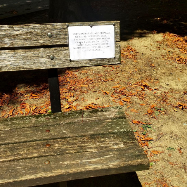 Pjesnik s Črnomerca ostavio pjesmu na klupici