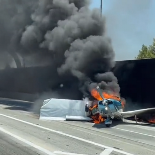 Pad aviona na autocestu u Kaliforniji