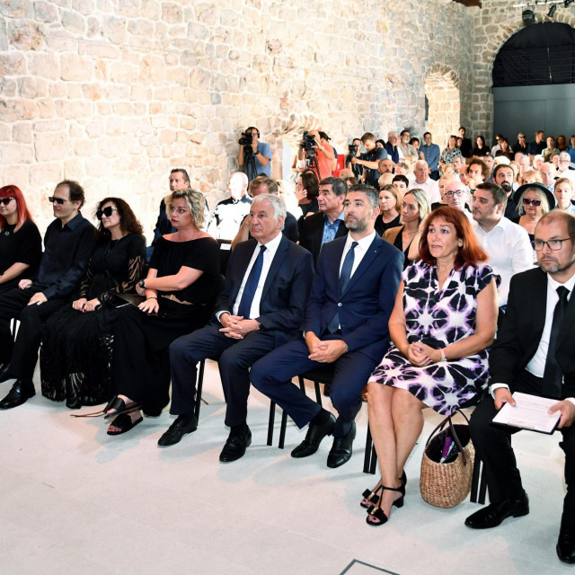 Kćer Darija sa svojim suprugom; sin Mario; supruga Marija Masle; Ana Hanžeković Krznarić; Nikola Dobroslavić; Mato Franković; Dubravka Šuica; Jadran Kapor