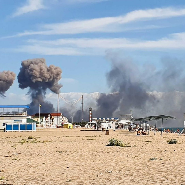 Prizor eksplozija u zračnoj bazi na Krimu