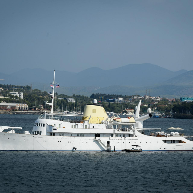 Mega jahta Christina O