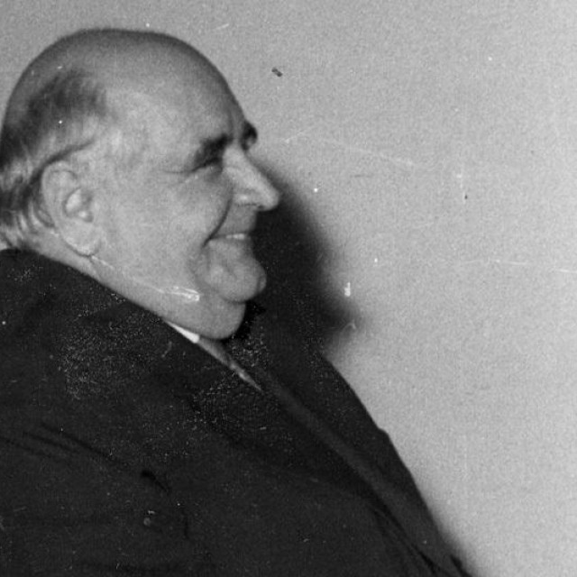 Miroslav Krleža, snimljen 1967. (na originalnoj fotografiji, koja je niže u tekstu, snimljen s Josipom Brozom Titom)
