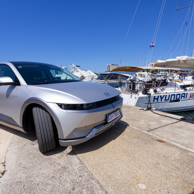 Hyundai Ioniq 5 uz brod Libretto Nautičkog jedra 2022.