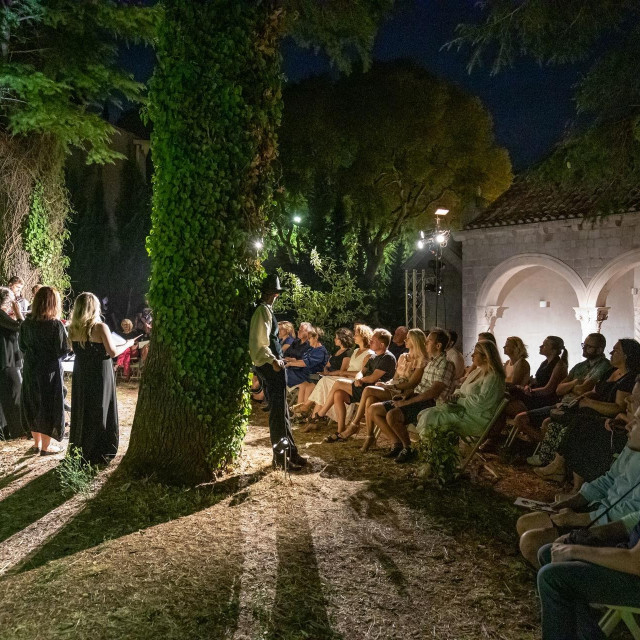 Sunčani sat, susret s Lorcom u ljetnikovcu Bunić-Kaboga