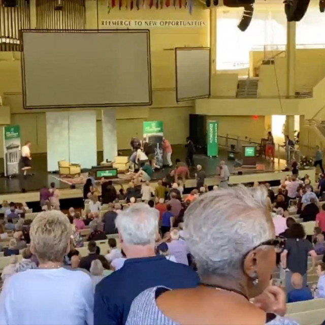 Trenutak u kojem je napadnut Salman Rushdie