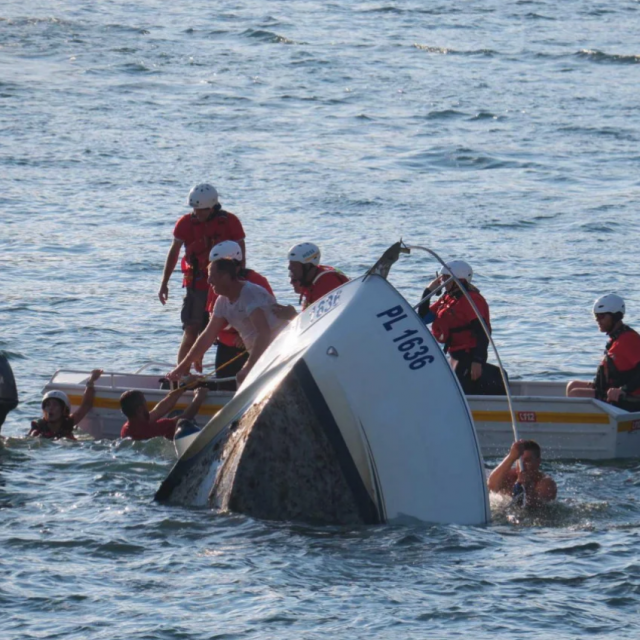 Pramac glisera potonuo je zadnji

 