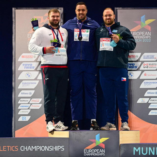 Filip Mihaljević sa zlatnom medaljom
