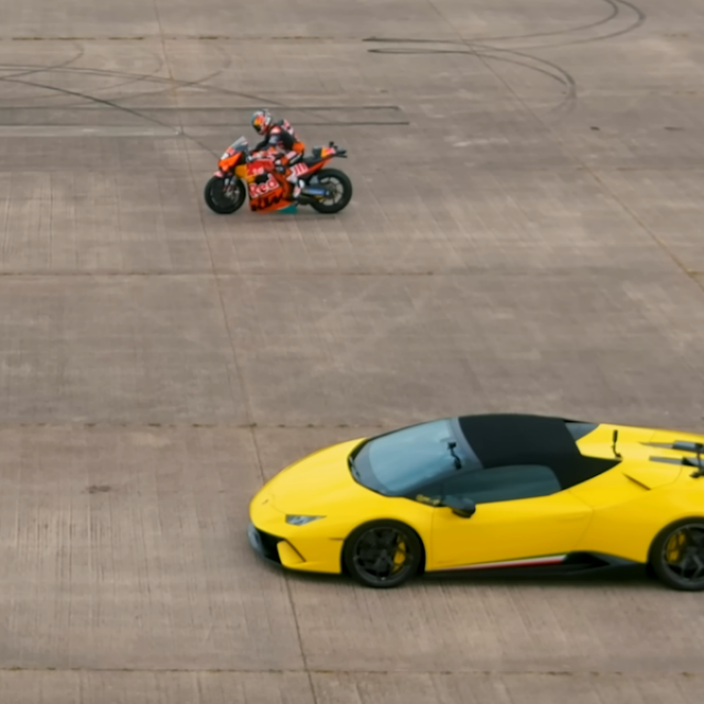KTM MotoGP motocikl i Lamborghini Huracan Performante Spyder