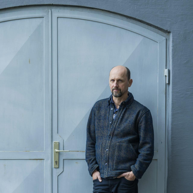 Pristaš je redovni profesor dramaturgije na zagrebačkom ADU, ali i veliki zagovornik nezavisne kazališne scene. Jedan je od inicijatora nastanka pokreta Možemo! i oblikovatelja kulturne politike ove političke platforme koja je prije nešto više od godinu dana preuzela vlast u Zagrebu