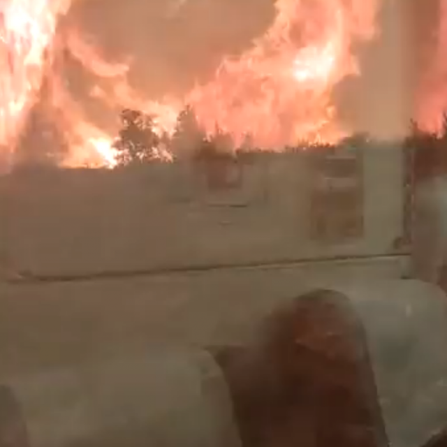 Požar snimljen iz vlaka