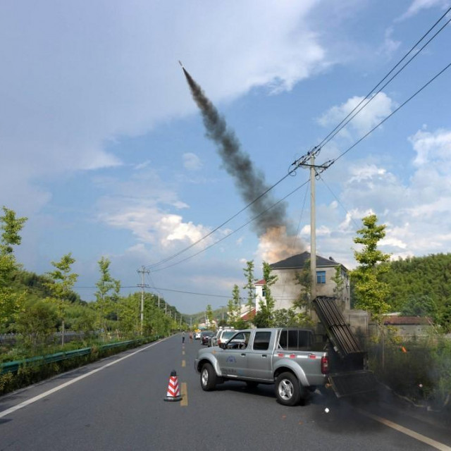 ‘Cloud seeding‘ pomoću raketa u Kini