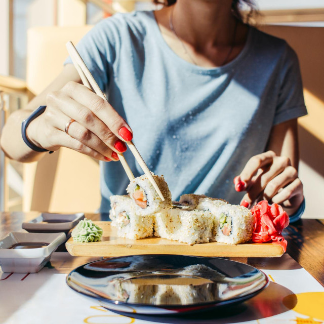 Jedete li sushi?