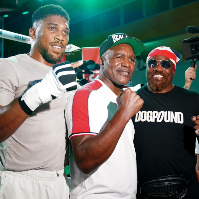 Anthony Joshua, Evander Holyfield i Derek Chisora