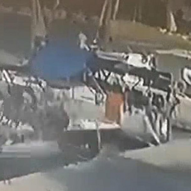 Quad ‘uleće‘ na gliser