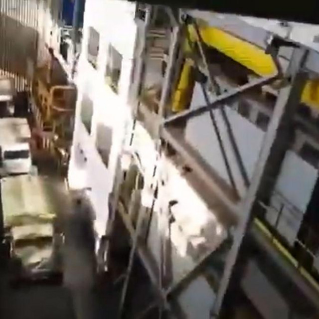 Ruski vojni kamioni u nuklearnoj elektrani Zaporožje