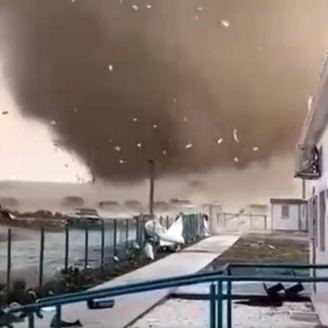 Tornado u resortu Novoozerne
