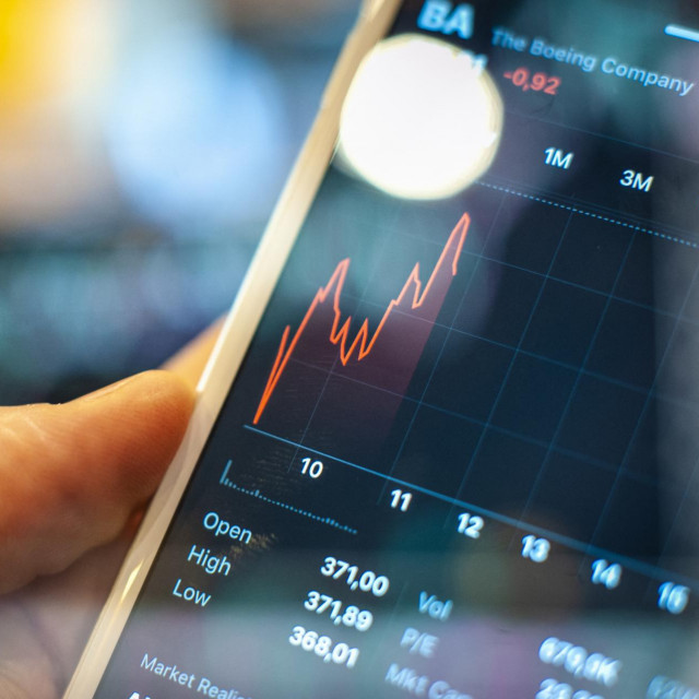 Putem mobilne aplikacije 44-godišnjak je uplatio više tisuća američkih dolara za kupovinu dionica