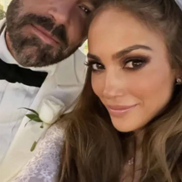 Gosti su bili odjeveni u bijelo, a Lopez je nosila haljinu Ralpha Laurena sašivenu u Italiji