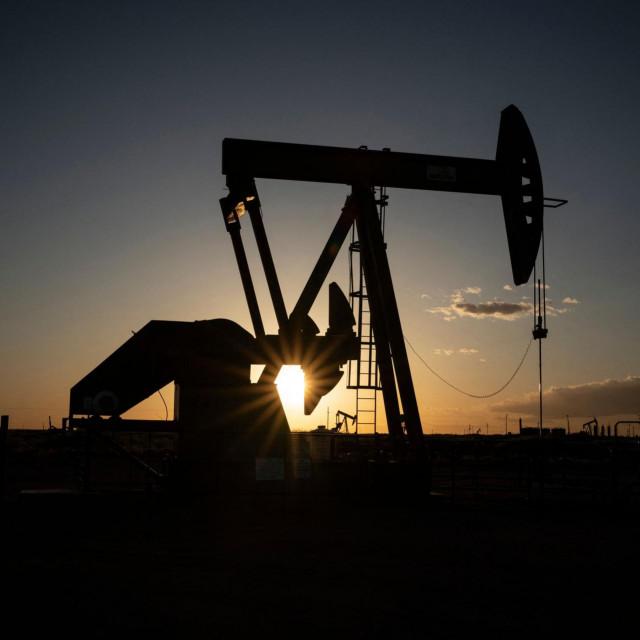 Cijene nafte posljednjih dana osciliraju u uskom raspononu jer situacija u najvećim svjetskim gospodarstvima nije zavidna