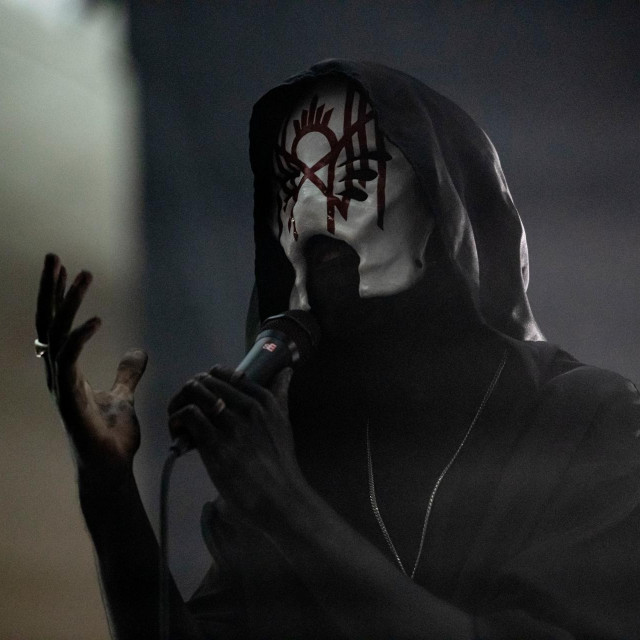 Kad treba napustiti ustaljenu pop paradigmu, Sleep Token neustrašivo odlazi na njezin rub, no slušatelja pritom nikada ne davi 20-minutnim instrumentalnim meditacijama