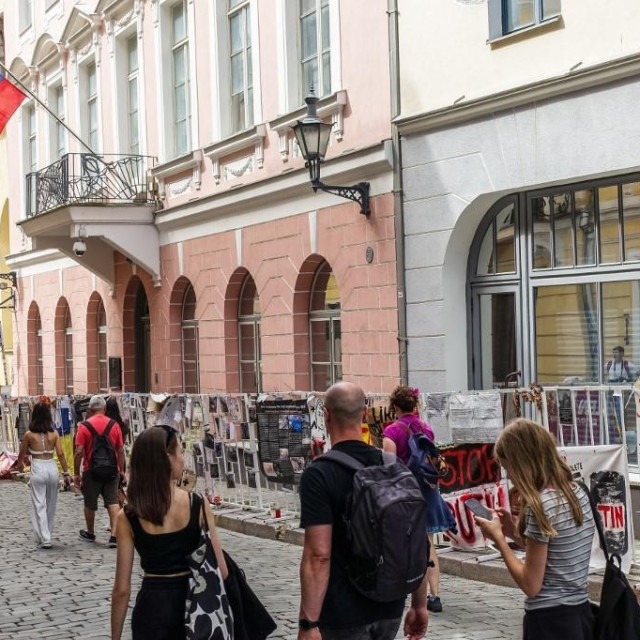 Poruke protiv Rusije i agresije na Ukrajinu ispred ruskog veleposlanstva u Tallinnu