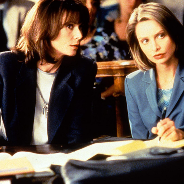 Prizor iz serije ‘Ally McBeal‘ koja se prikazivala od 1997. do 2002.