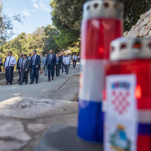 Počast žrtvama na Golom Otoku