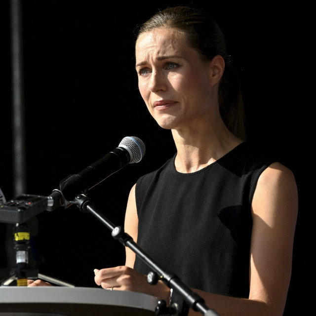 Reakcije na zabavu podijelile su se i po muško-ženskoj liniji. Mnogi su komentirali da je u centru tzv. skandala bio političar, teško da bi se iz toga izrodio skandal, jer za političarke još uvijek vrijede dvostruka mjerila