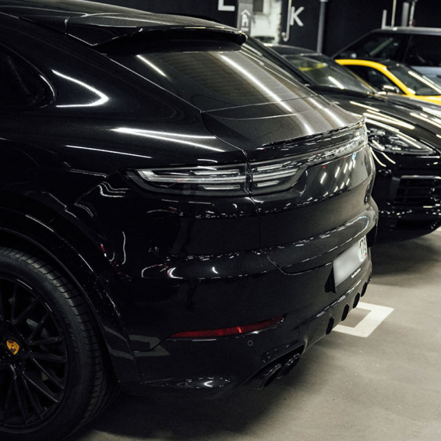 Skupocjeni automobili u finskoj garaži Helsinki