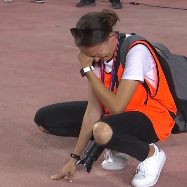 Emocije su svladale mladu fotoreporterku