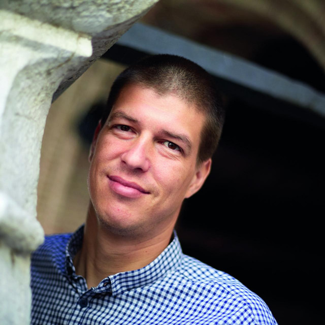 ”‘Čefuri raus!‘ je bio moj pokušaj da progovorim o svijetu u kojem sam odrastao, o dijelu sebe koji me udaljavao od okoline, od drugih, koji me označio kao drugačijeg. Tako sam to bar tada doživljavao. Danas, možda, drugačije gledam na sebe. 