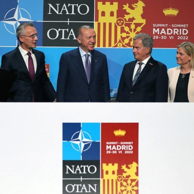 S lijeva: turski šef diplomacije Mevlut Cavusoglu, glavni tajnik NATO-a Jens Stoltenberg, turski predsjednik Recep Tayyip Erdogan, finski predsjednik Sauli Niinisto, švedska premijerka Magdalena Andersson i švedska ministrica vanjskih poslova Ann Linde/Arhivska fotografija