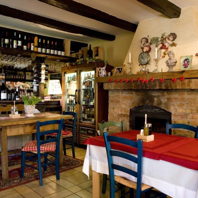 Rustikalan i topa ambijent kultnog restorana Tač