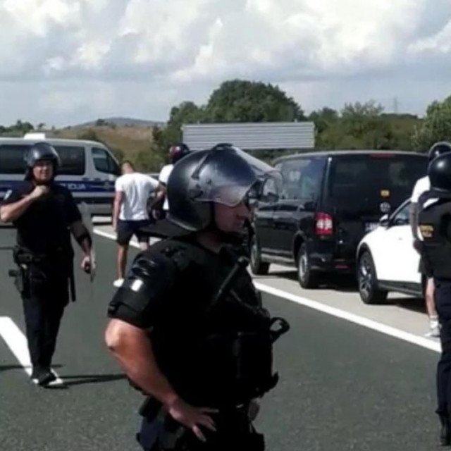 Navijački neredi na autocesti A1