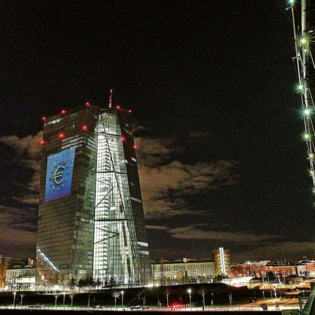 Toranj zgrade ECB-a u Frankfurtu na Majni