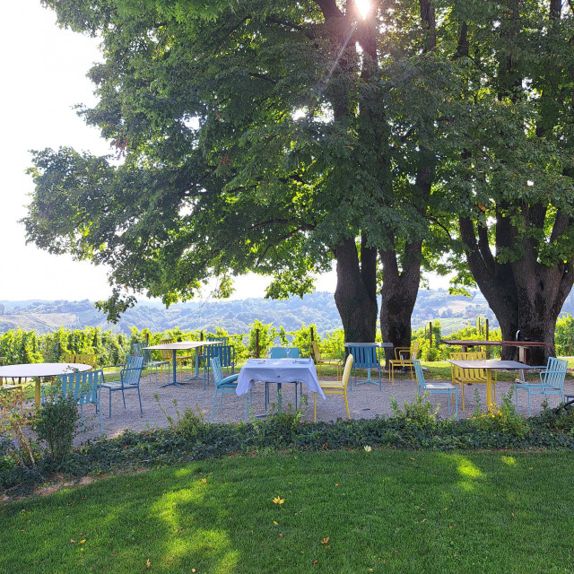 Korak na Plešivici: Prelijepa terasa ispred restorana i vinarije Korak