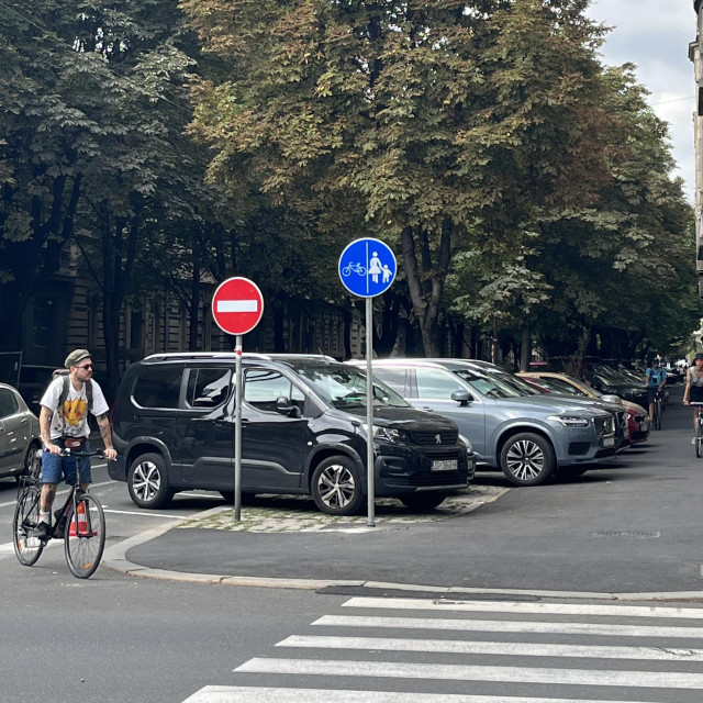 Novi prometni znak za biciklističku i pješačku stazu