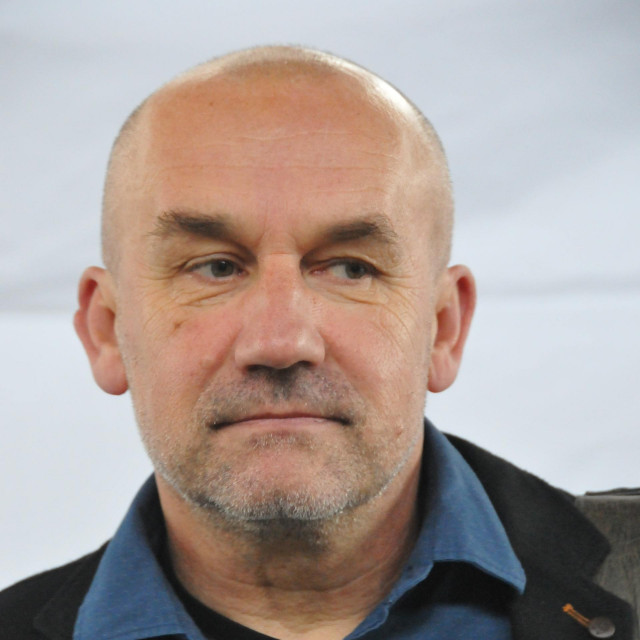 Karl Rühmann djetinjstvo je proveo u Jugoslaviji i SAD-u