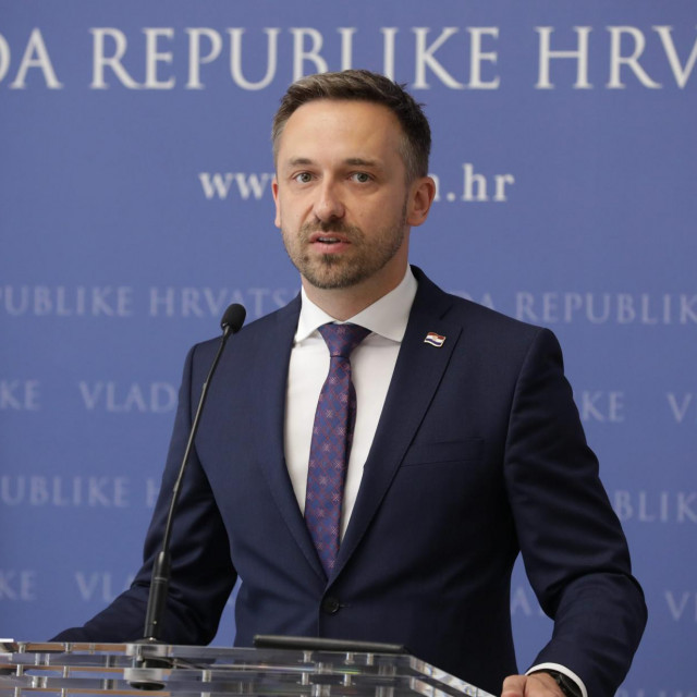 Zagreb, 280622.
Trg svetog Marka, Vlada RH.
Predsjednik Vlade Andrej Plenkovic primio je potpredsjednicu Europske komisije Dubravku Suicu u povodu isplate prve rate sredstava iz Europske unije za provedbu Nacionalnog plana oporavka i otpornosti.
Na fotografiji: Marin Piletic.