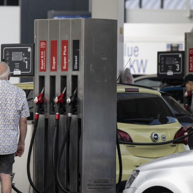 Navala Nijemaca na benzinske pumpe prije poskupljenja