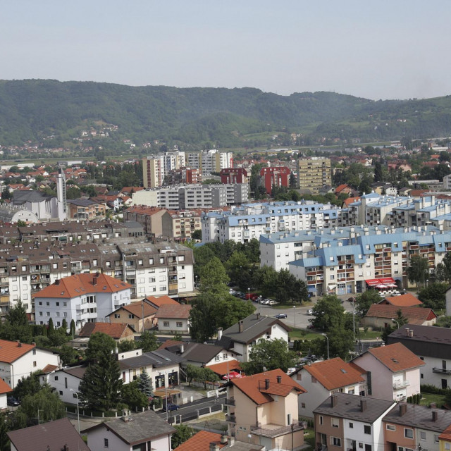 Zagreb, 210509.

Posljednjih nekoliko godina, Zagreb bitno mijenja svoje vizure, sto je uzrokovano povecanim investicijama i procvatom gradjevinskog sektora.

Na slici: Grad Zapresic.
