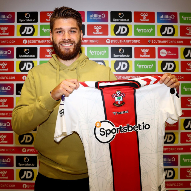 Hrvatski stoper Ćaleta-Car napustio je Marseille i potpisao za Southampton