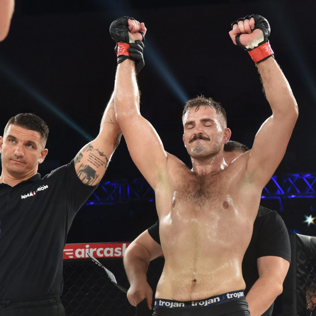 Karlovac, 170622.
Borilacka priredba Fight Night Championship (FNC 6) u sportskoj dvorani Mladost.
Na fotografiji: borba izmedju Ivana Vitasovica i Olia Thompsona.