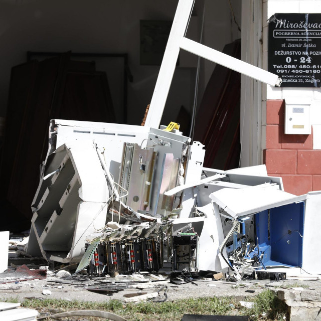 Eksplozijom oštećen bankomat